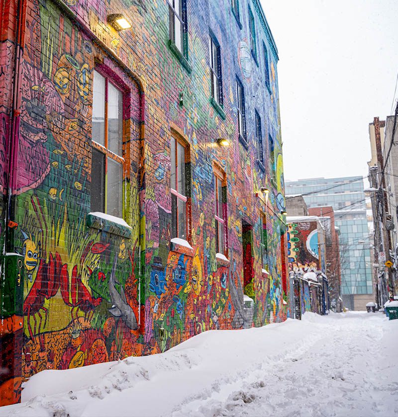 graffiti alley in toronto in winter