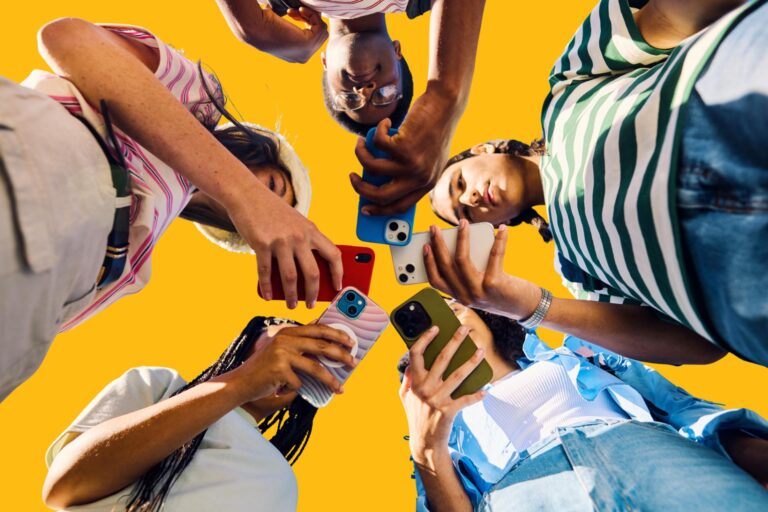 teens on their phones using social media